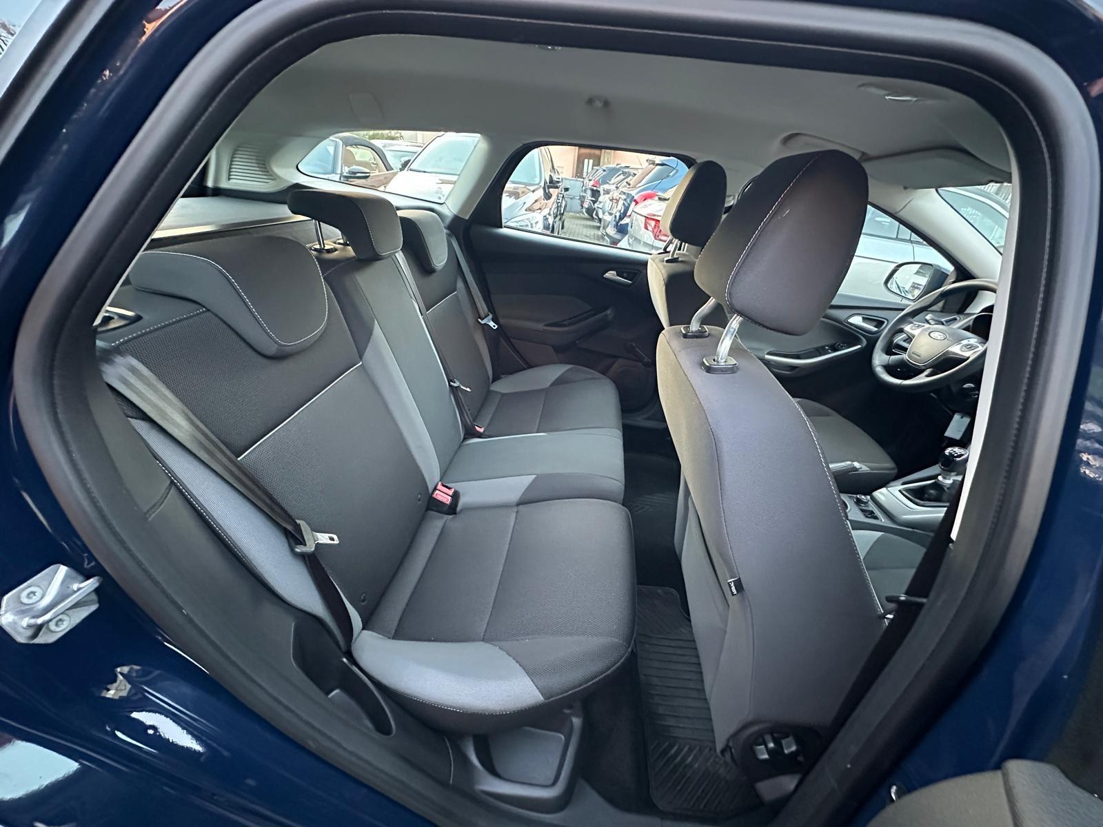 Ford Focus 2013 — photo 18