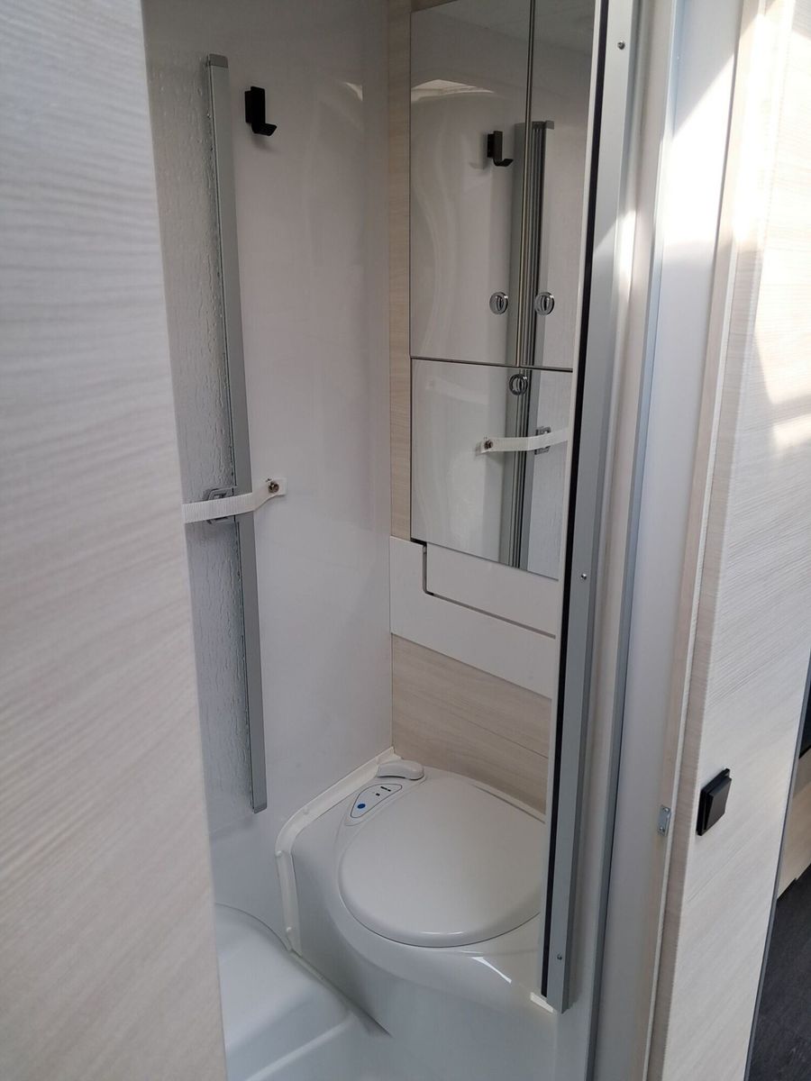 Fahrzeugabbildung Sterckeman Open Edition 522LJ 1800 kg; Truma C4, Trittstufe
