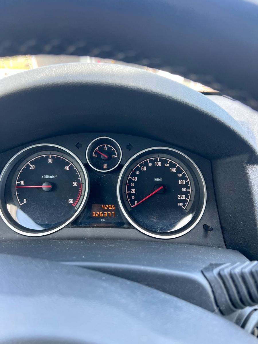 Opel Astra 2008 — photo 10