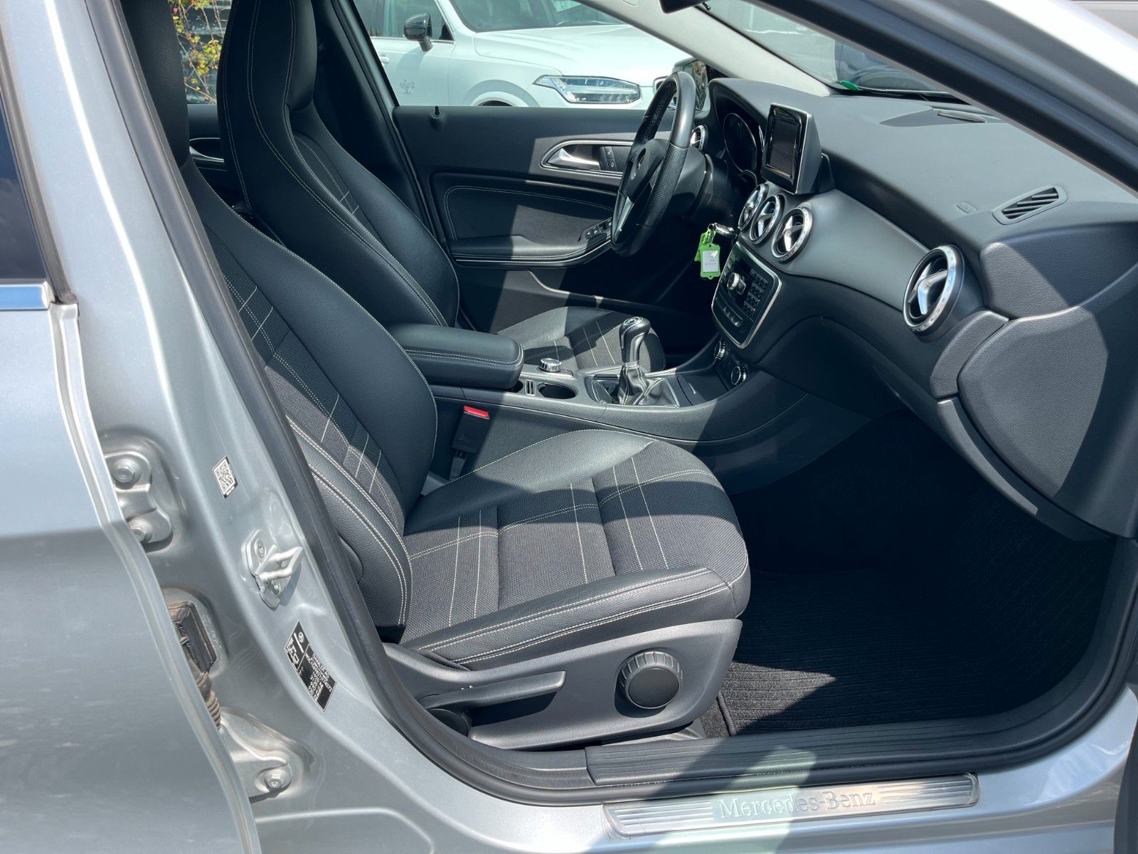 Fahrzeugabbildung Mercedes-Benz GLA 180 Urban Navi Xenon 2.HAND Leder SPORTSITZE