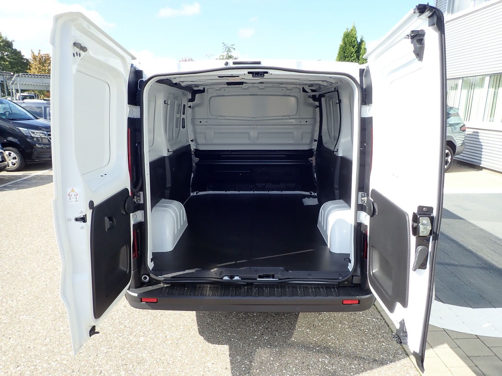 Fahrzeugabbildung Renault Trafic Lkw Business L1H1 2,8t Blue dCi 130