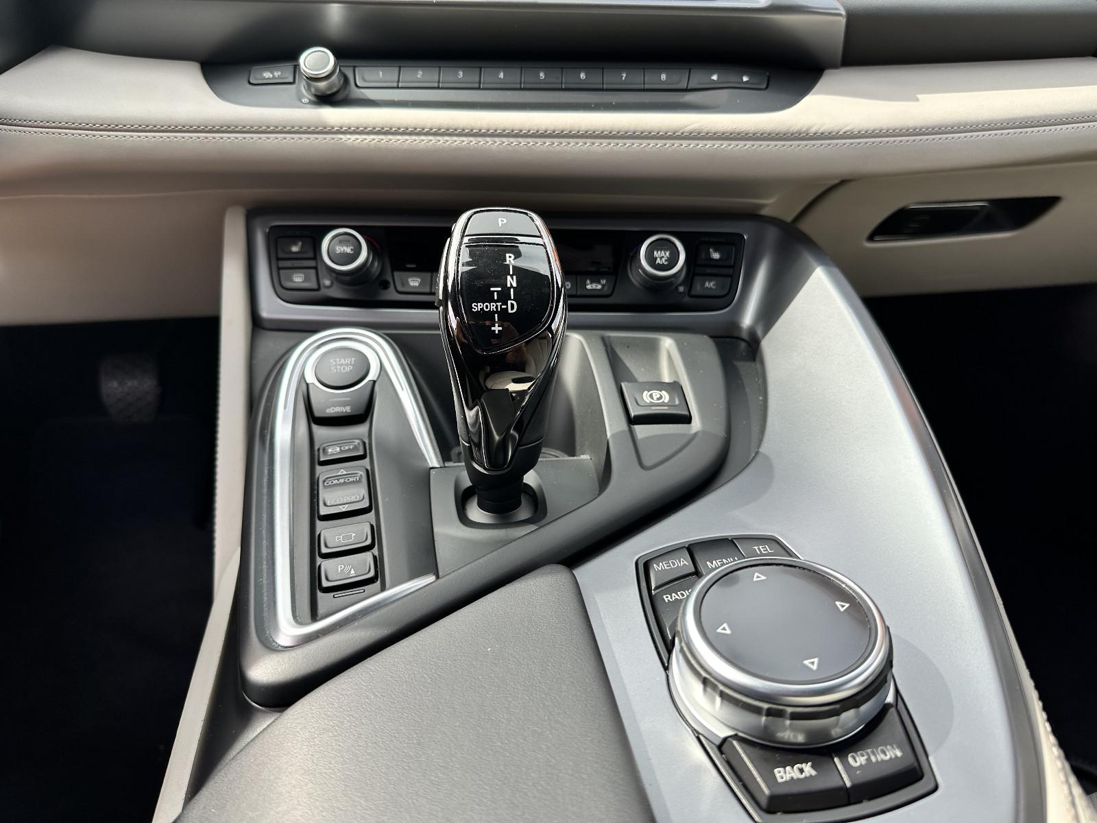 BMW i8 Pure Impulse Vollled., HUD, Harm./Kardon, 20"