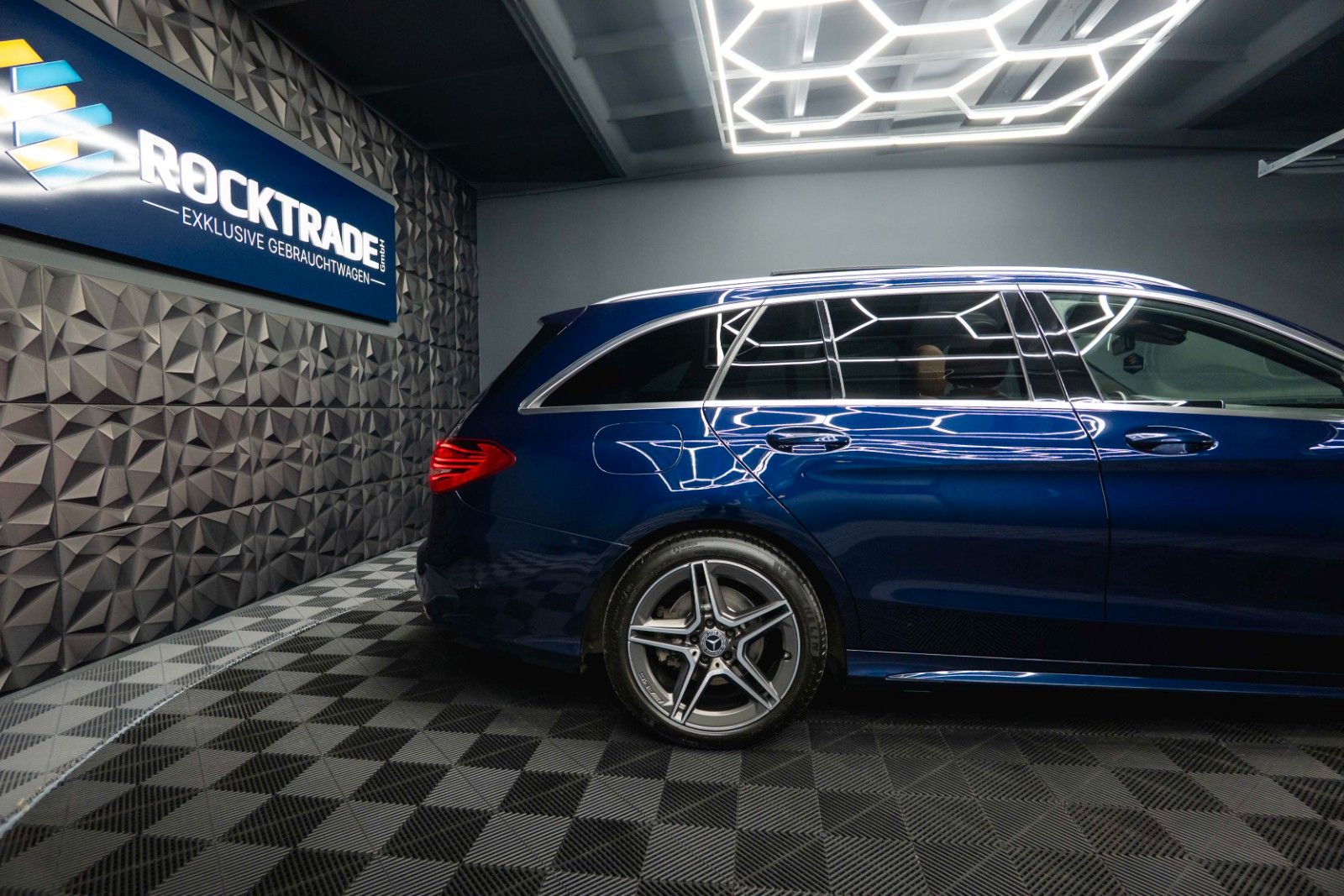 Fahrzeugabbildung Mercedes-Benz C 300 AMG | ACC | Pano | Mulitbeam | Widescreen