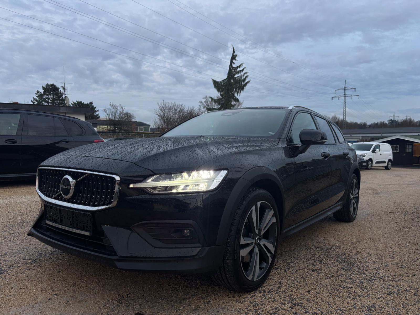 Volvo V60 Cross Country Plus AWD,I-Hand, 24328€Netto