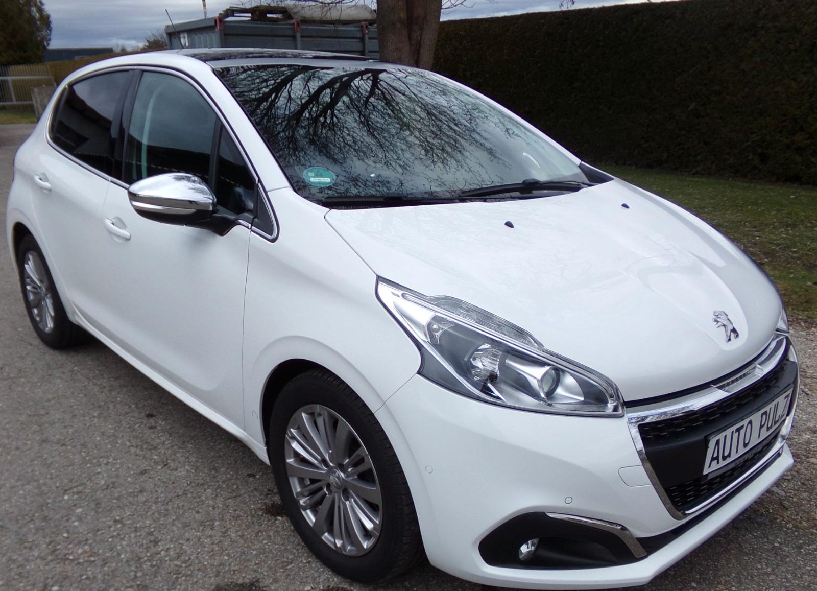 Peugeot 208 Signature*KLIMAAUT.*NAVI*PANORAMA*1.HD.