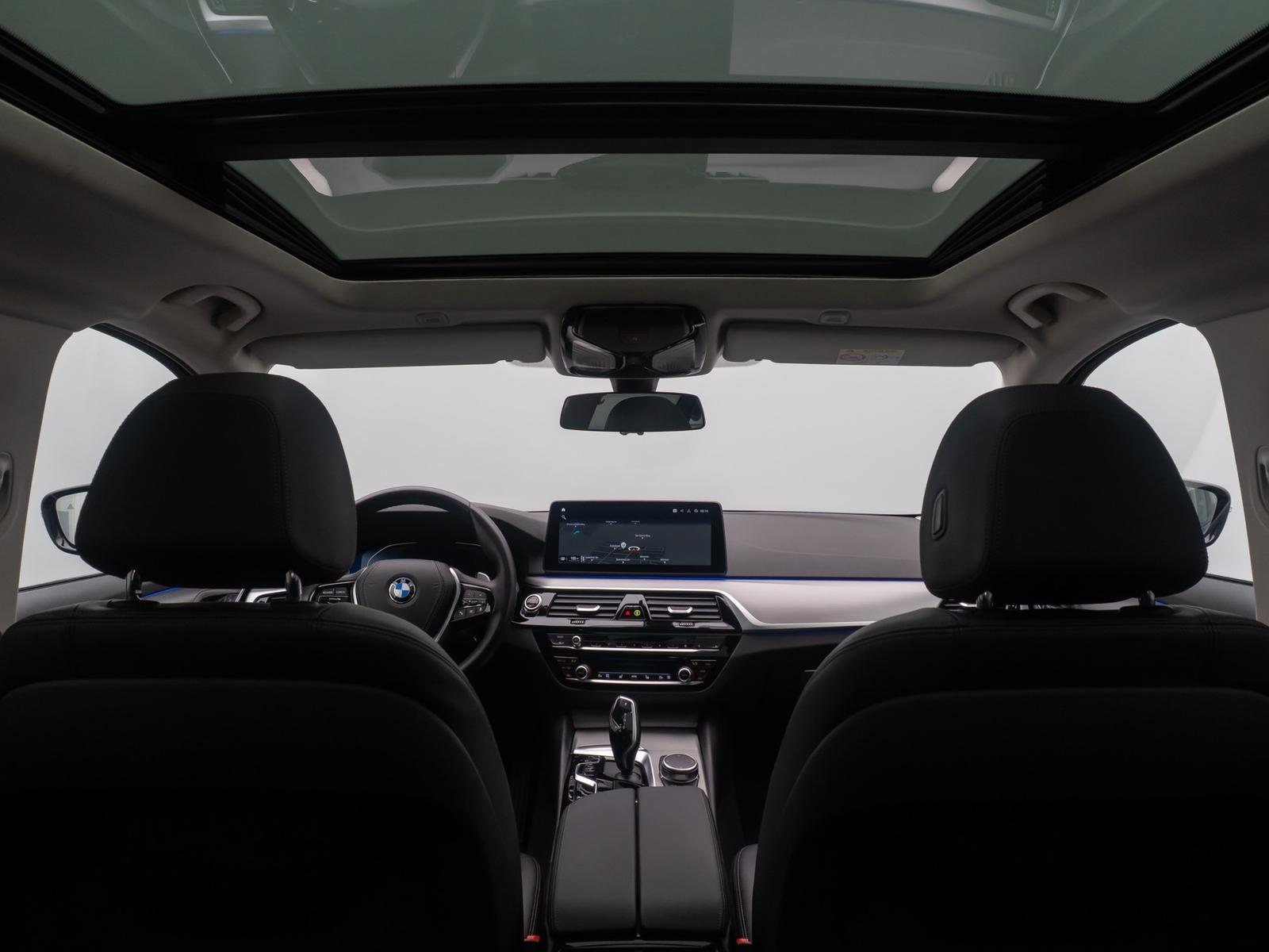 BMW 520d xD DAB HUD Kamera Alarm Panoram Leder Sport