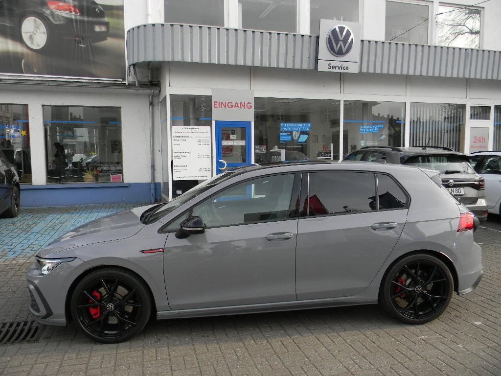 Volkswagen Golf VIII Lim. GTI Black Style 2,0 TSI DSG PANO