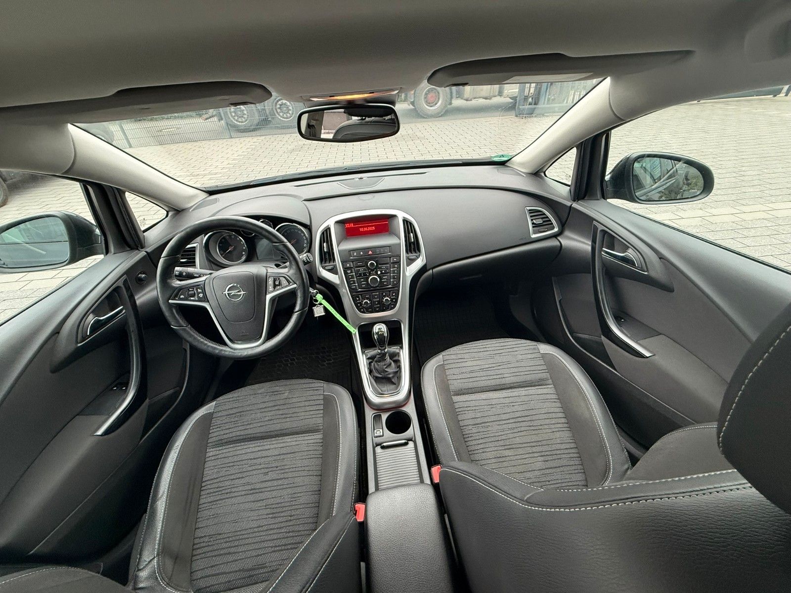 Fahrzeugabbildung Opel Astra J Sports Tourer Style