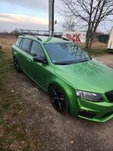 Skoda Octavia 2.0 TDI Green tec DSG RS Combi RS - Skoda Octavia: Grün