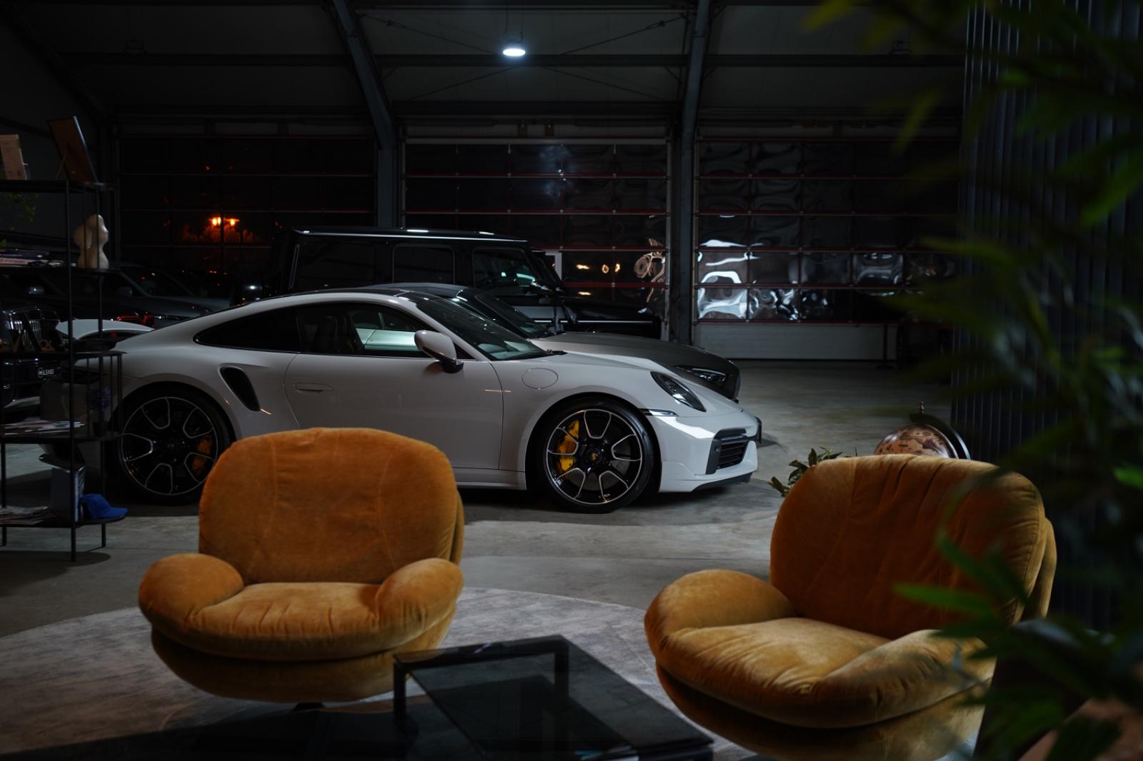 showroom-image-top