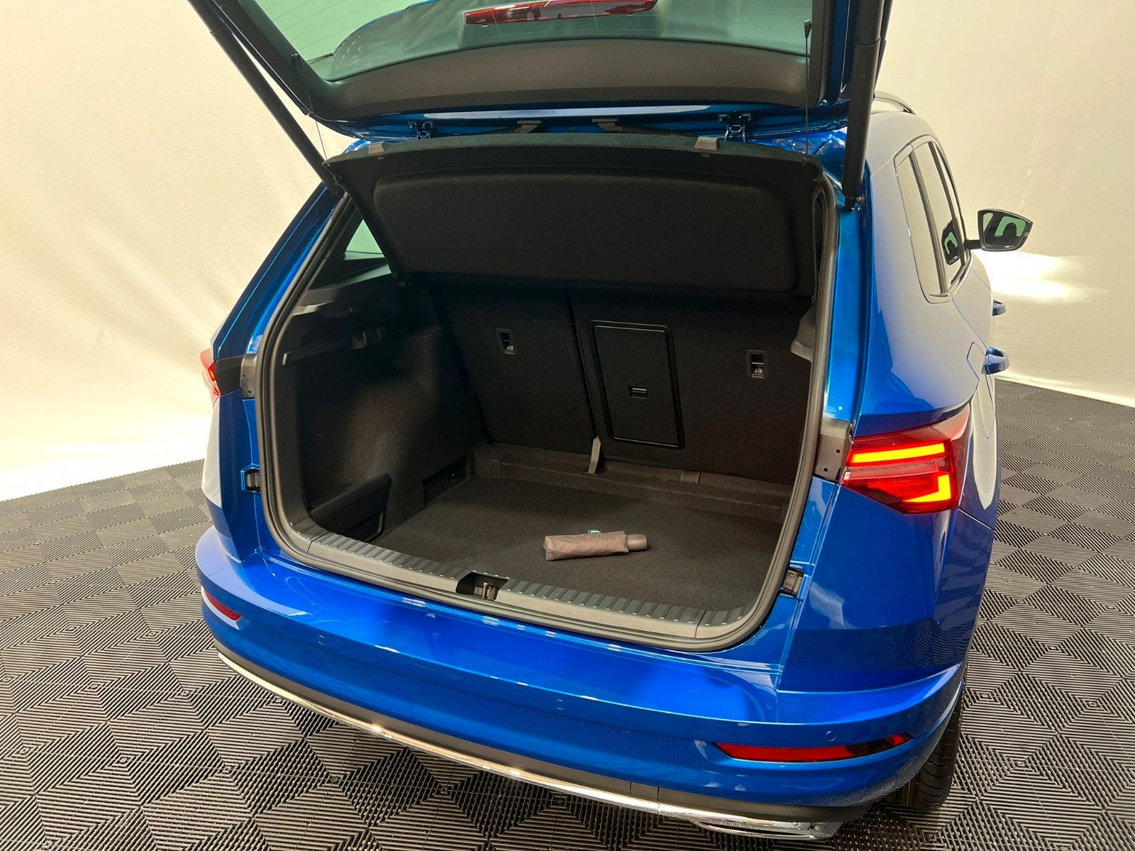 Fahrzeugabbildung SKODA Karoq Sportline 4x4 -Leder - AHK - Pano - Rfk