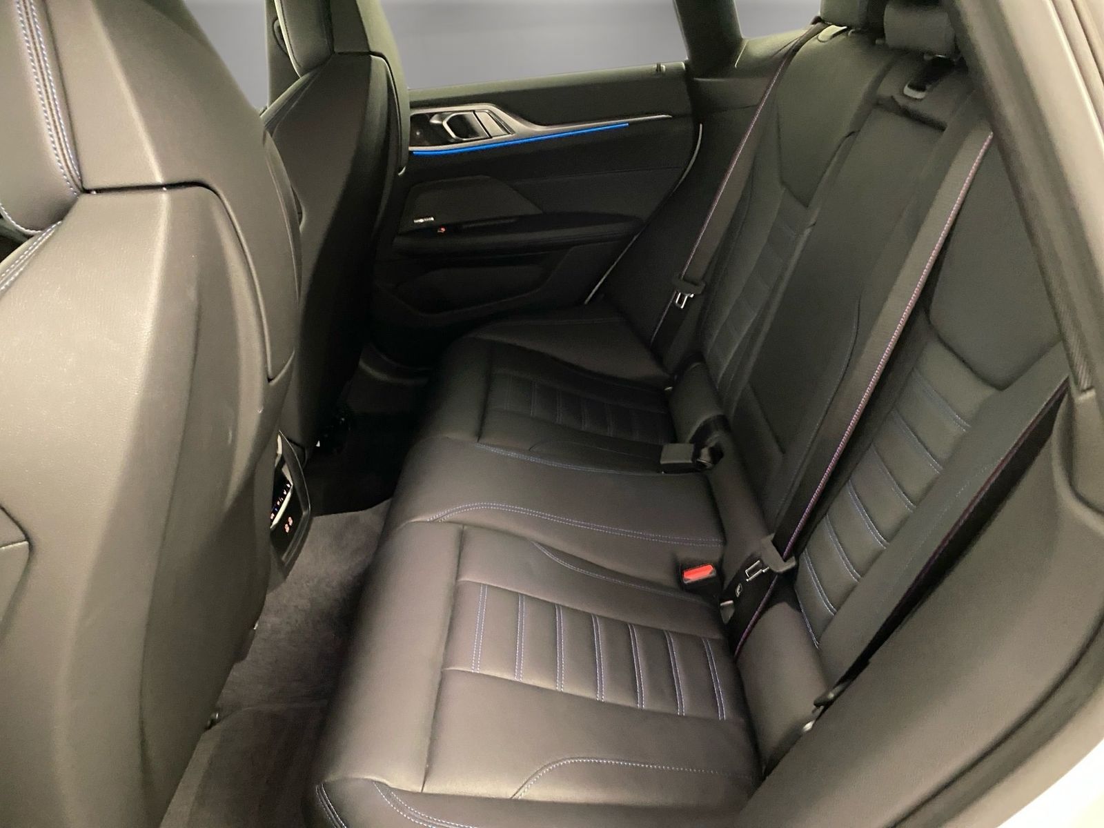 BMW i4 - Bild 13