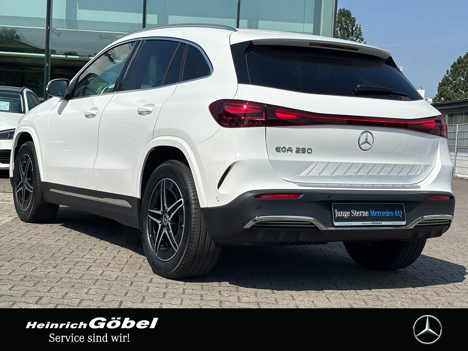 Fahrzeugabbildung Mercedes-Benz EQA 250 AMG*TOTWINKEL*APPLE-CARPLAY*AMBIENTEBEL