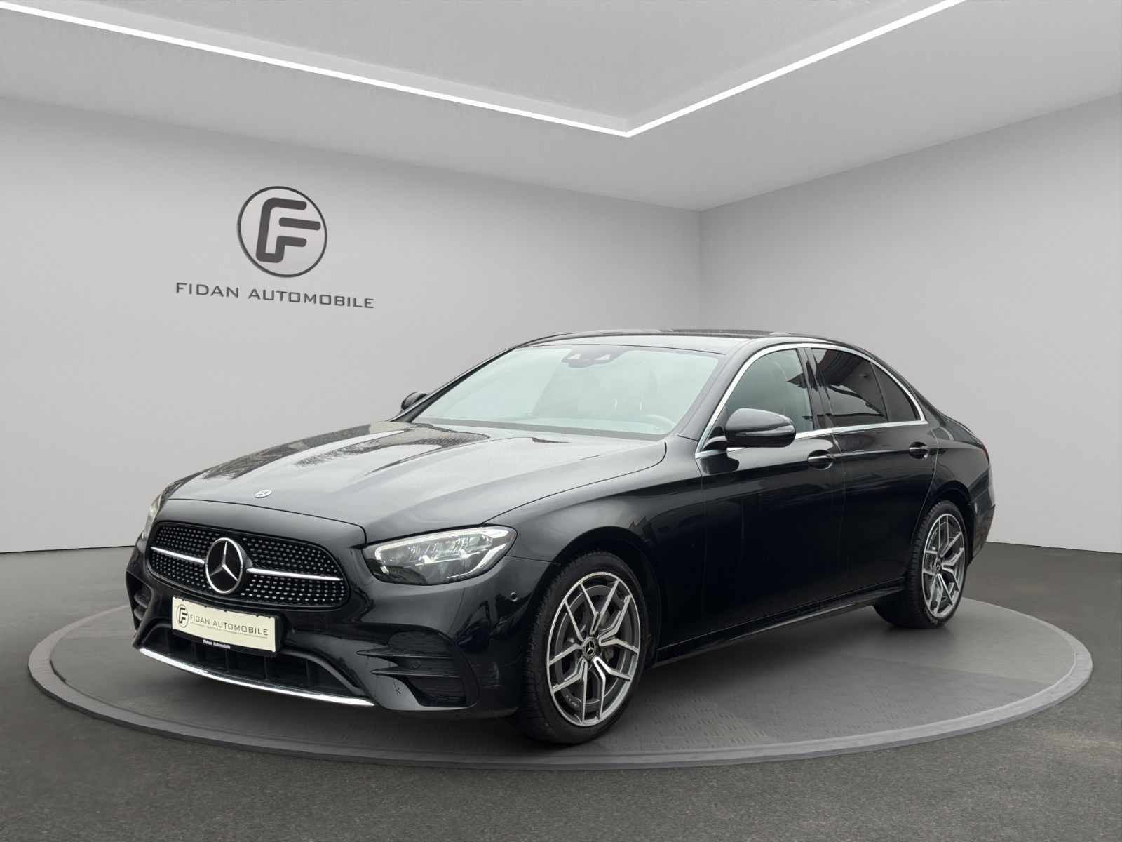 MERCEDES-BENZ E 220d AMG-Line*Distronic*LED*Kamera*Ambiente*