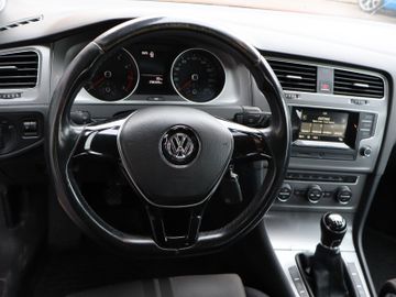 Volkswagen Golf - 10