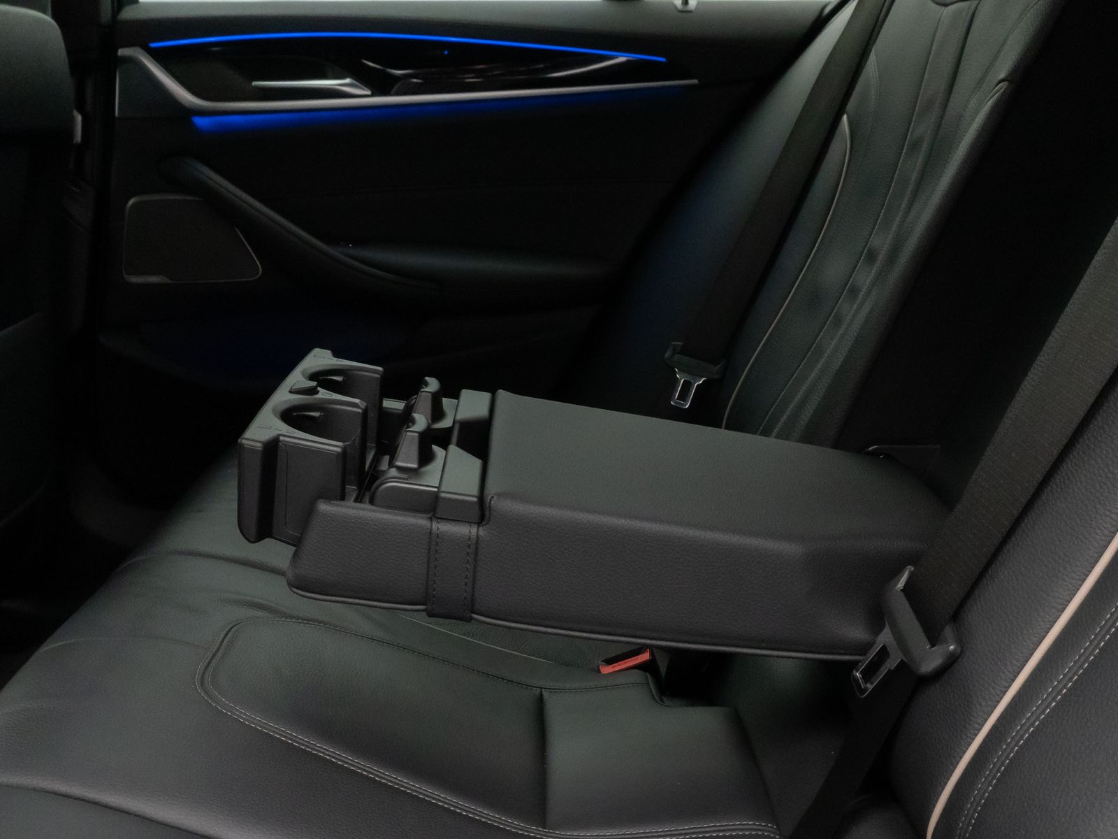 Fahrzeugabbildung BMW 530d xD  Luxury Line Kamera DAB H/K Lenkrhzg AHK