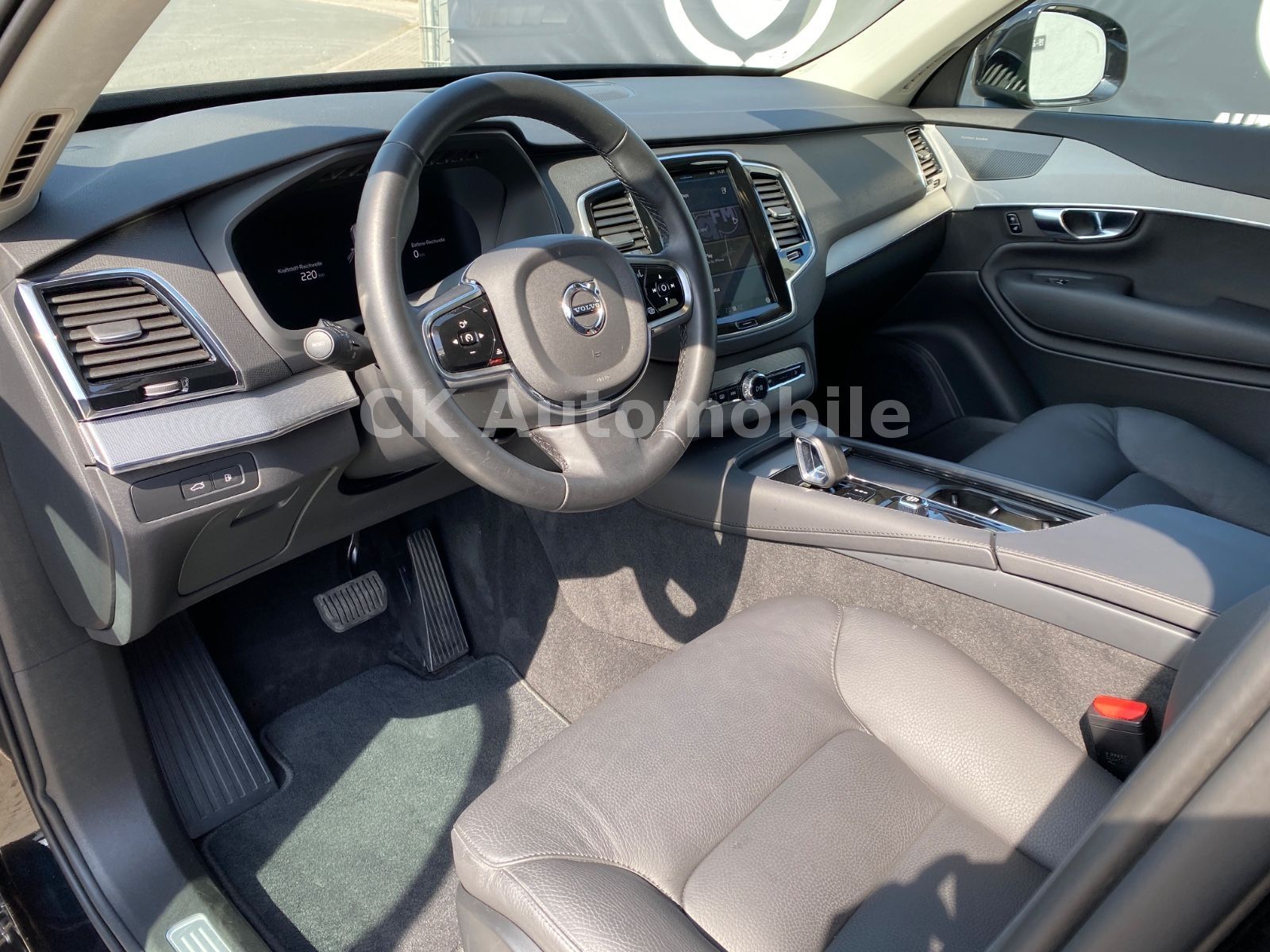 Fahrzeugabbildung Volvo XC90 T8 Core Recharge Plug-In Hybrid AWD/7 Sitze