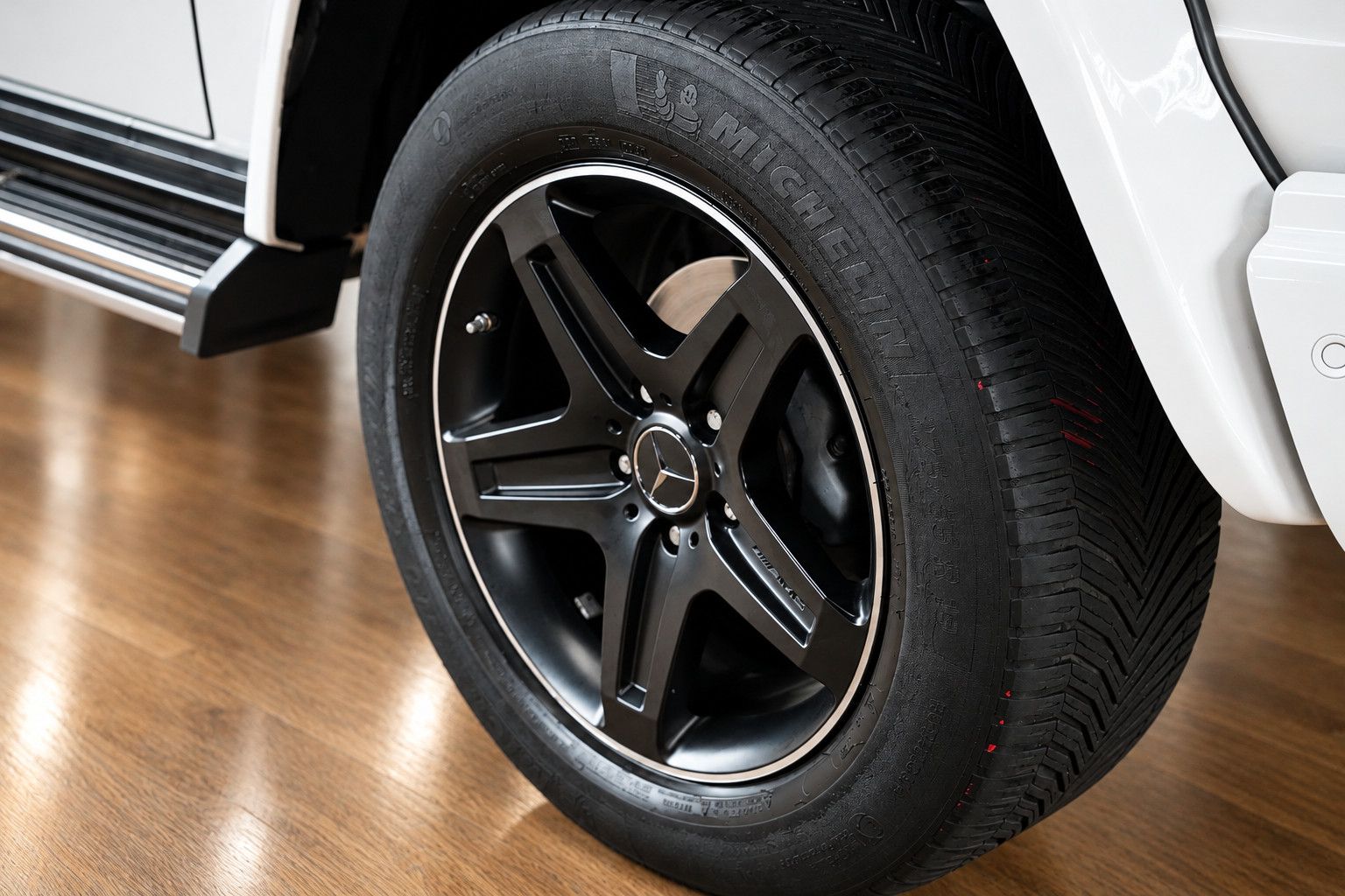 Fahrzeugabbildung Mercedes-Benz G 350 d*AMG*S-Dach*HarmanKardon*Memory*Sitzklima