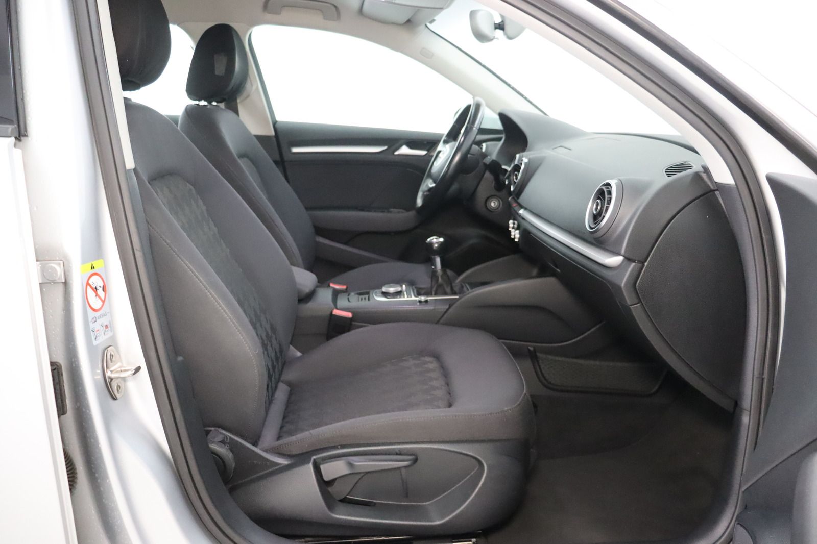 Fahrzeugabbildung Audi A3 1.4 TFSI Ambiente Sportback * Navi * Bi-Xenon