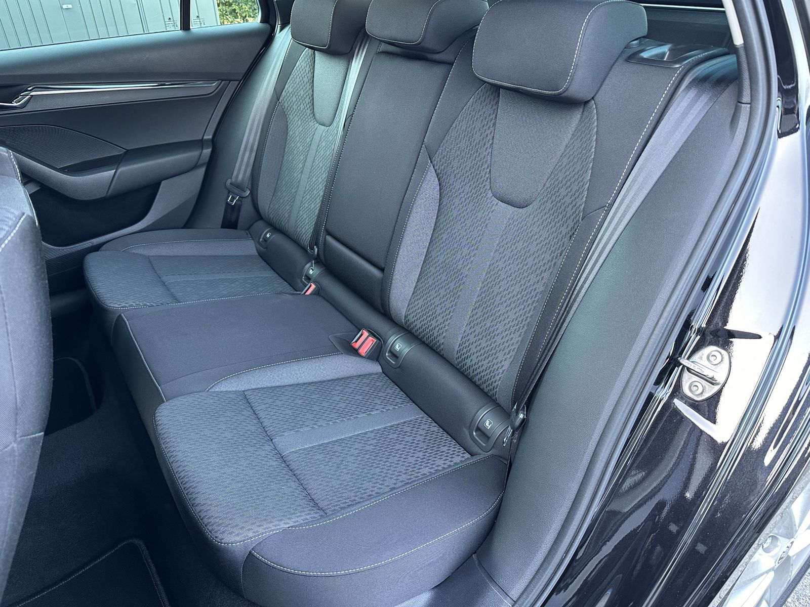 Fahrzeugabbildung SKODA Octavia Combi 2.0 TDI DSG First Edition NAV+LED