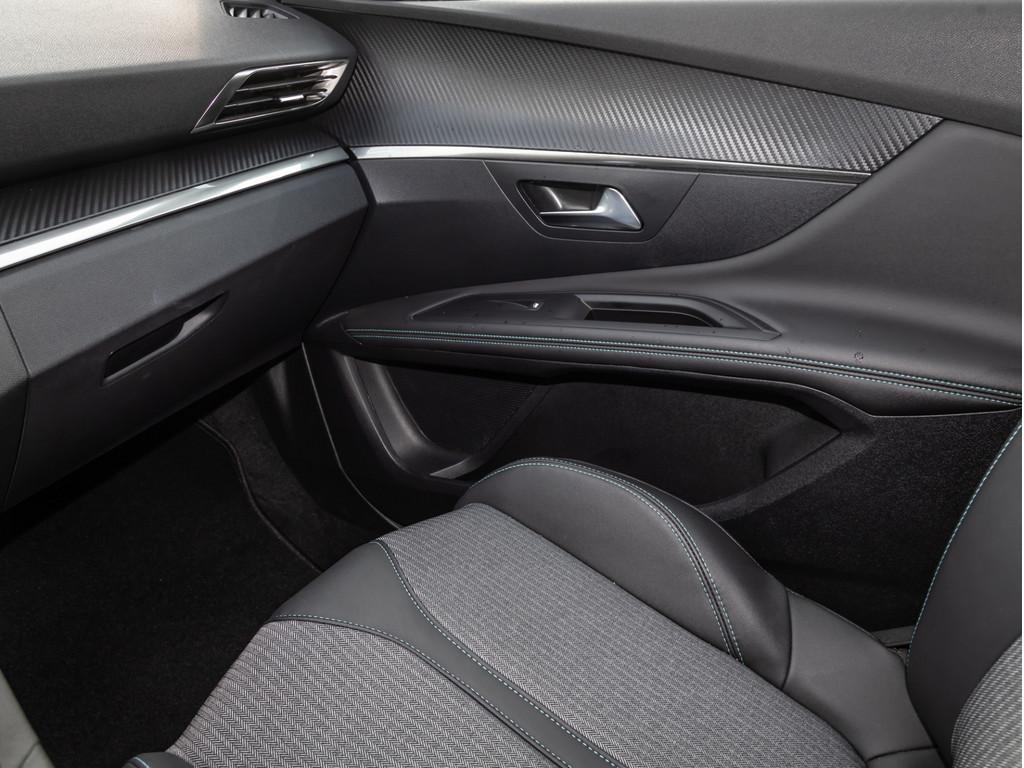 Peugeot 3008 Allure Pack HYBRID 136 e-DSC6 AHK ACC LED