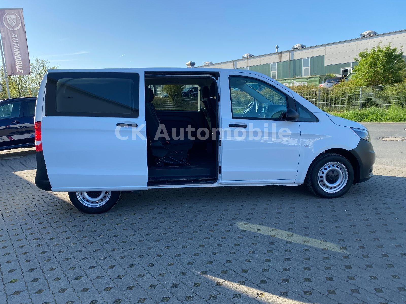 Fahrzeugabbildung Mercedes-Benz Vito Mixto 110CDI Kompakt/5 Sitze/Navi/Klima/AHK