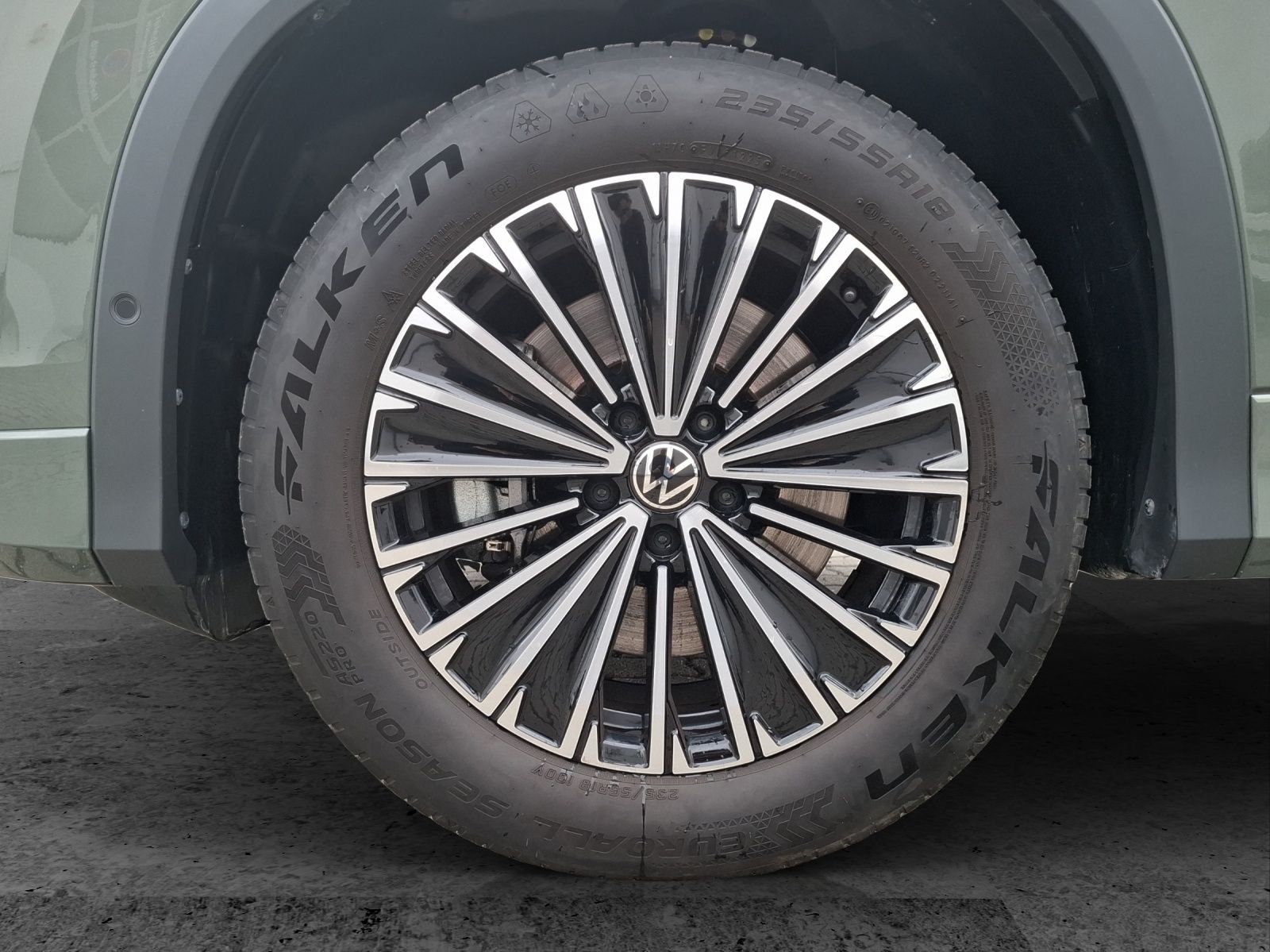 Fahrzeugabbildung Volkswagen Tayron eTSI Life DSG LED AHK Navi AID ACC RFK Ha