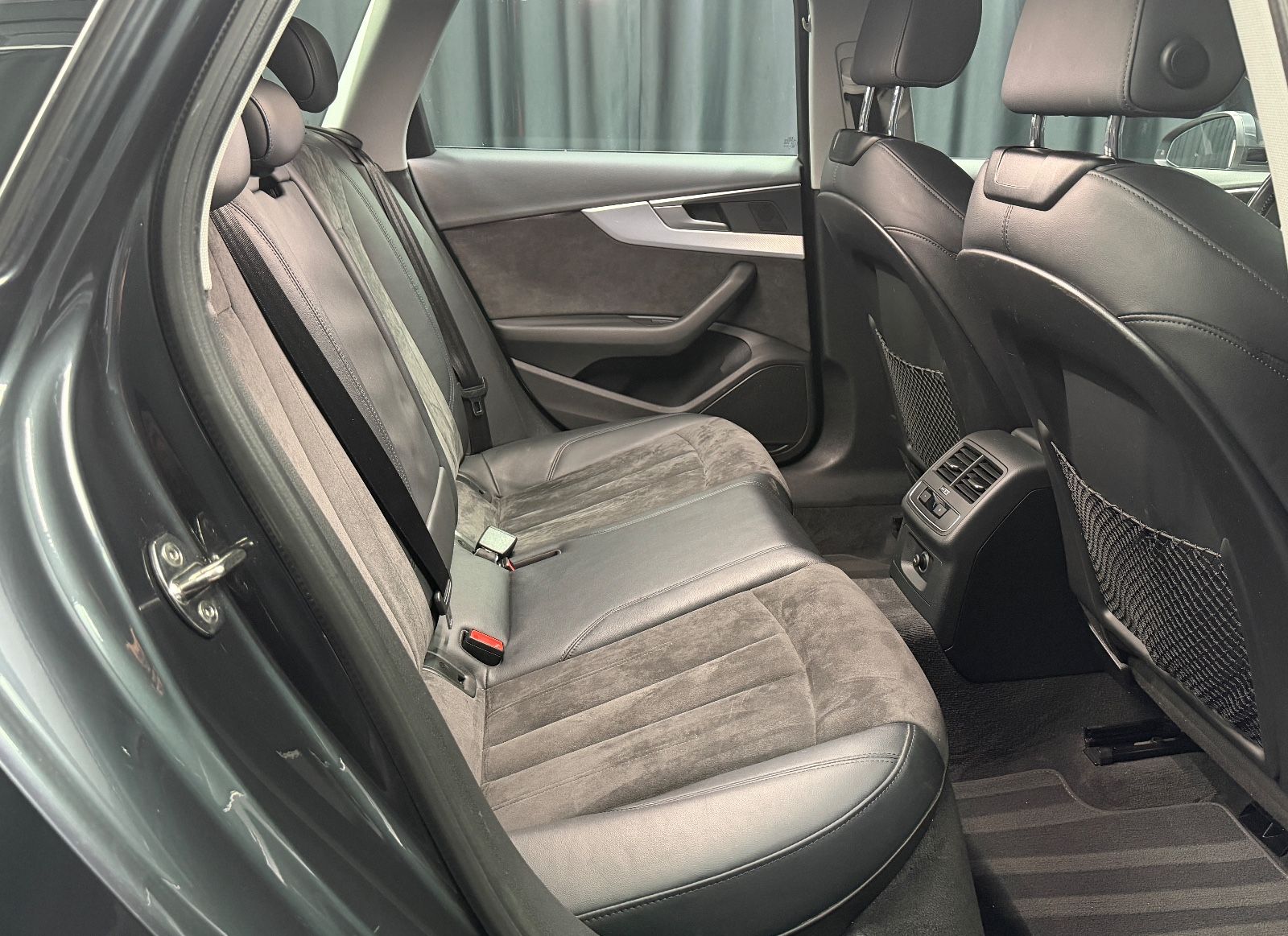 Fahrzeugabbildung Audi A4 Avant g-tron sport|S-LINE|S-TRONIC|HEAD-UP|