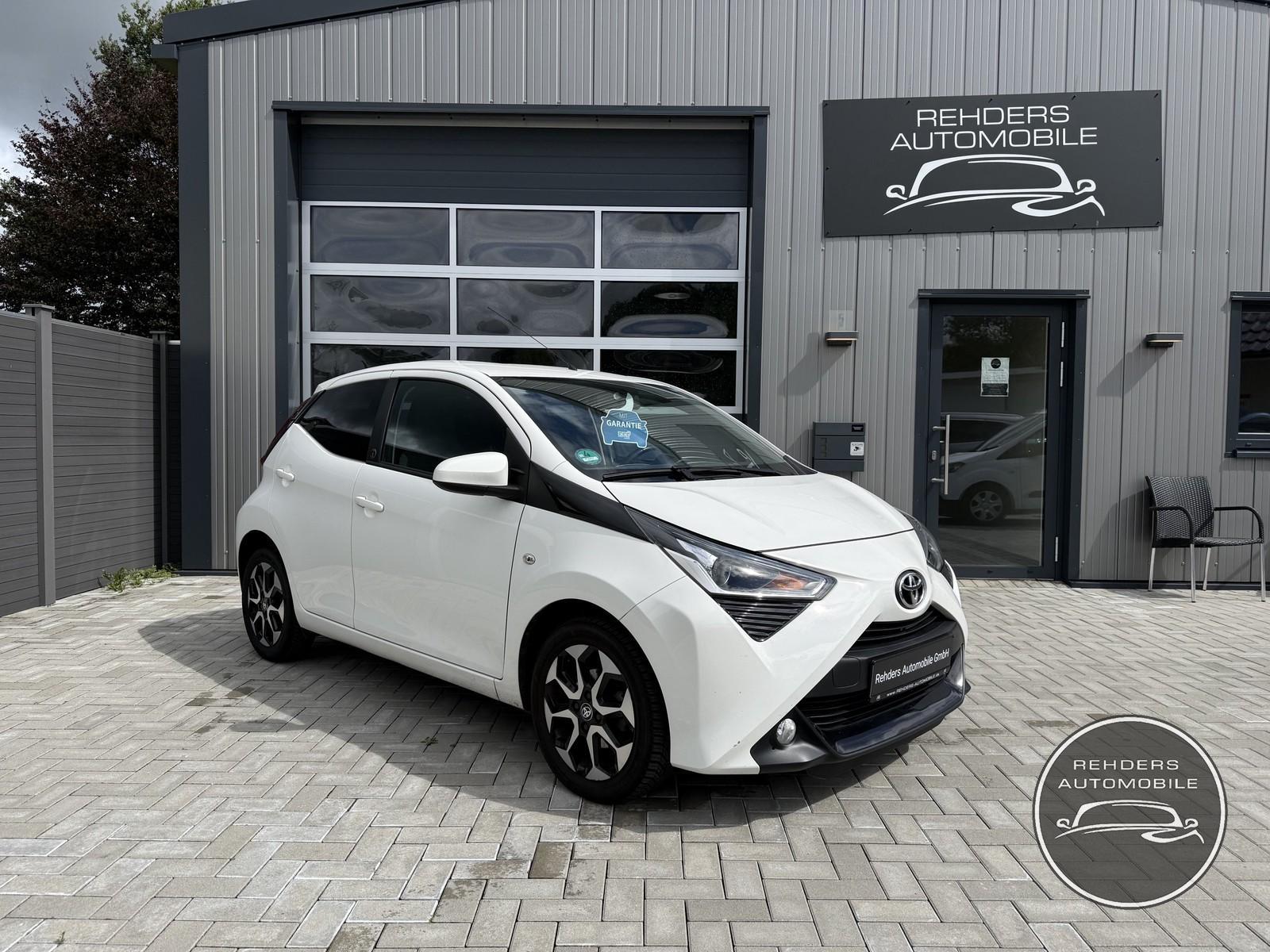 Toyota AYGO Kamera LED Scheckheft. 1.Hand