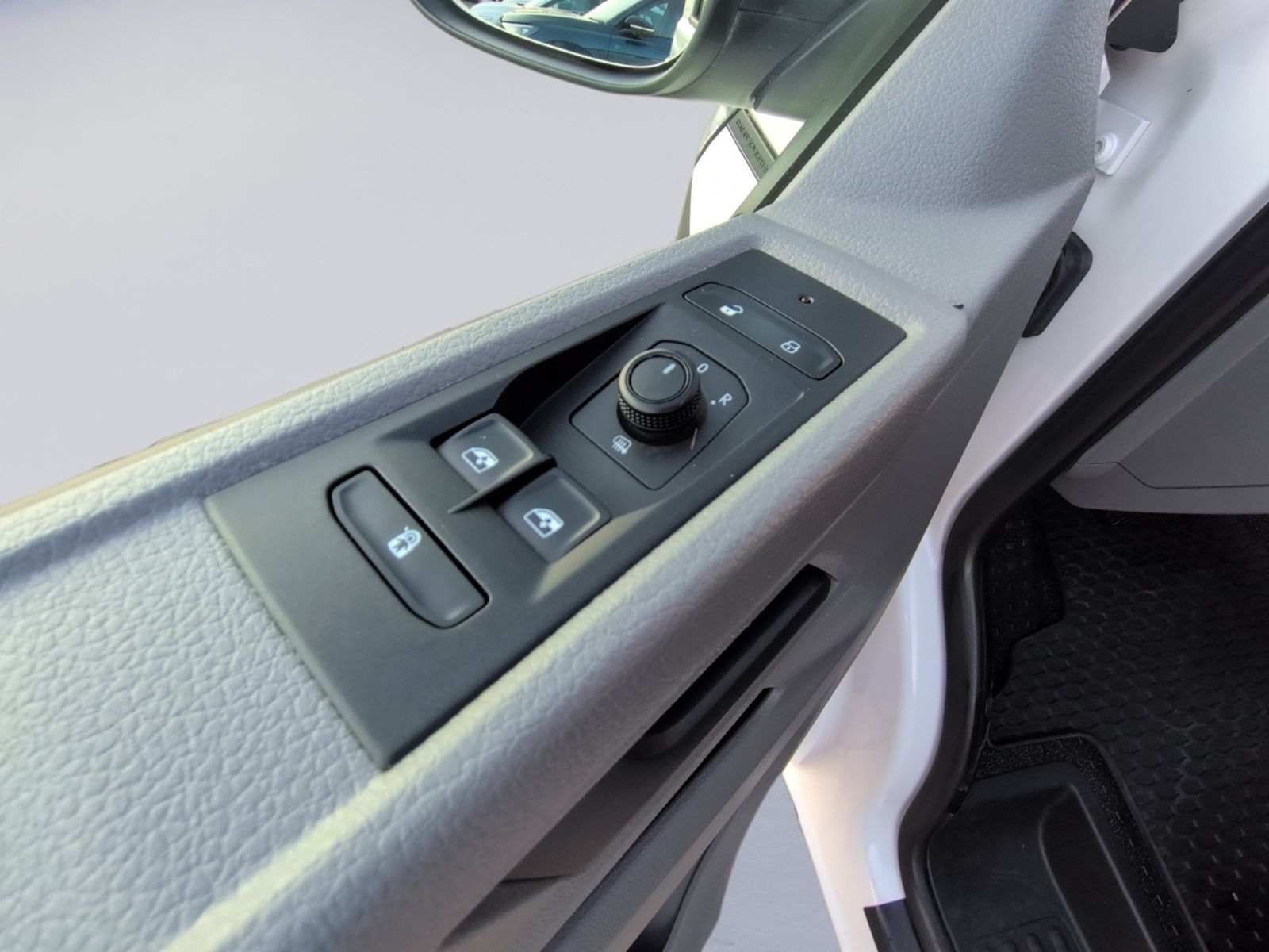 T6.1 Kombi 2.0 TDI lang NAVI+AHK+9SITZE