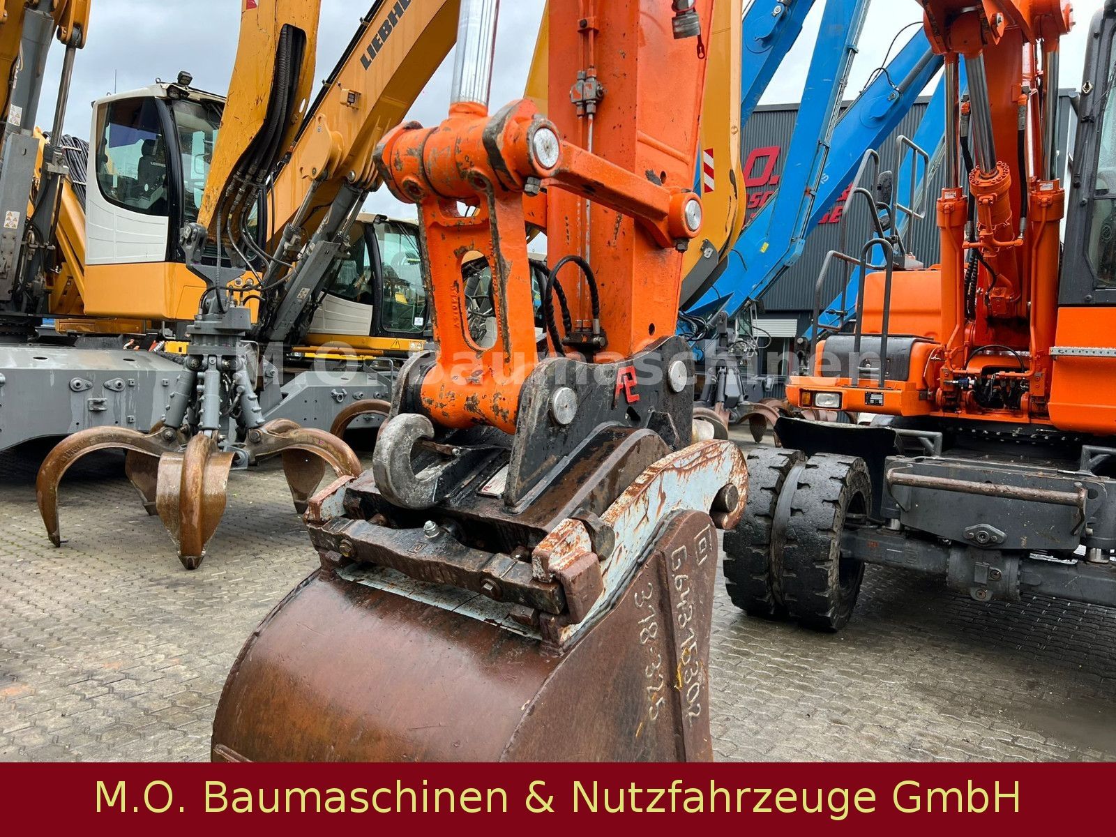 Fahrzeugabbildung Doosan DX 140W-3/Umschlagbagger/Vollgummibagger