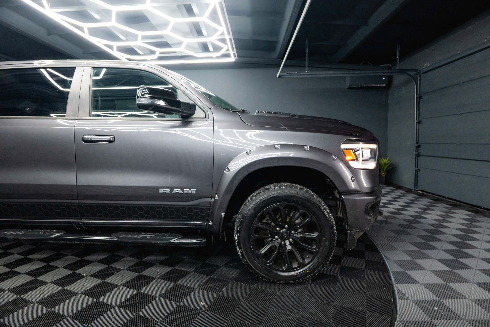 Fahrzeugabbildung Dodge RAM 5.7 V8 HEMI 4x4 LARAMIE Offroad AxleLock 19%