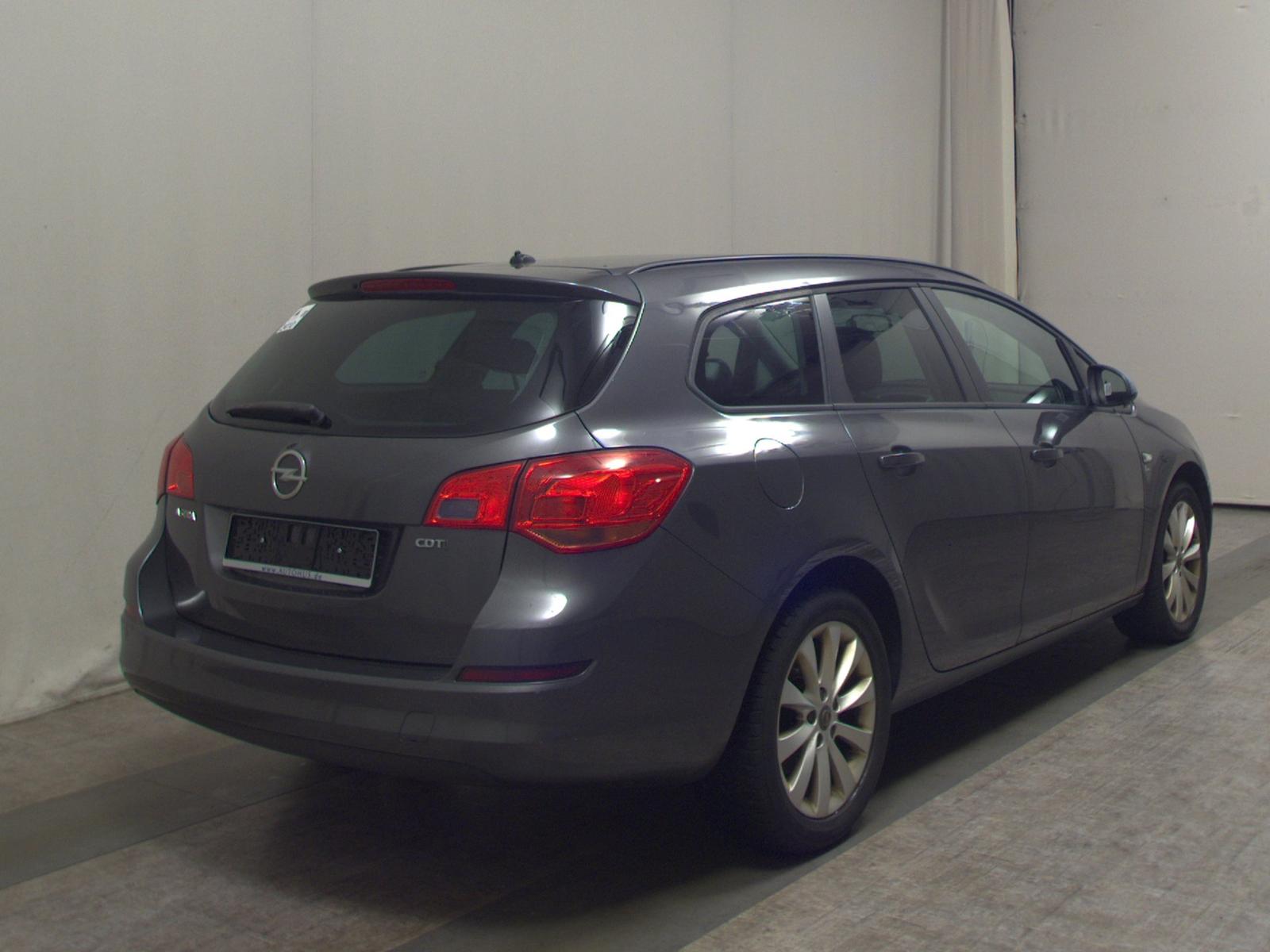 Opel Astra 2012 — engine 1.686 cm³, 110 HP (81kW)