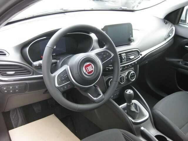 Fahrzeugabbildung Fiat Tipo Kombi Life 1.0