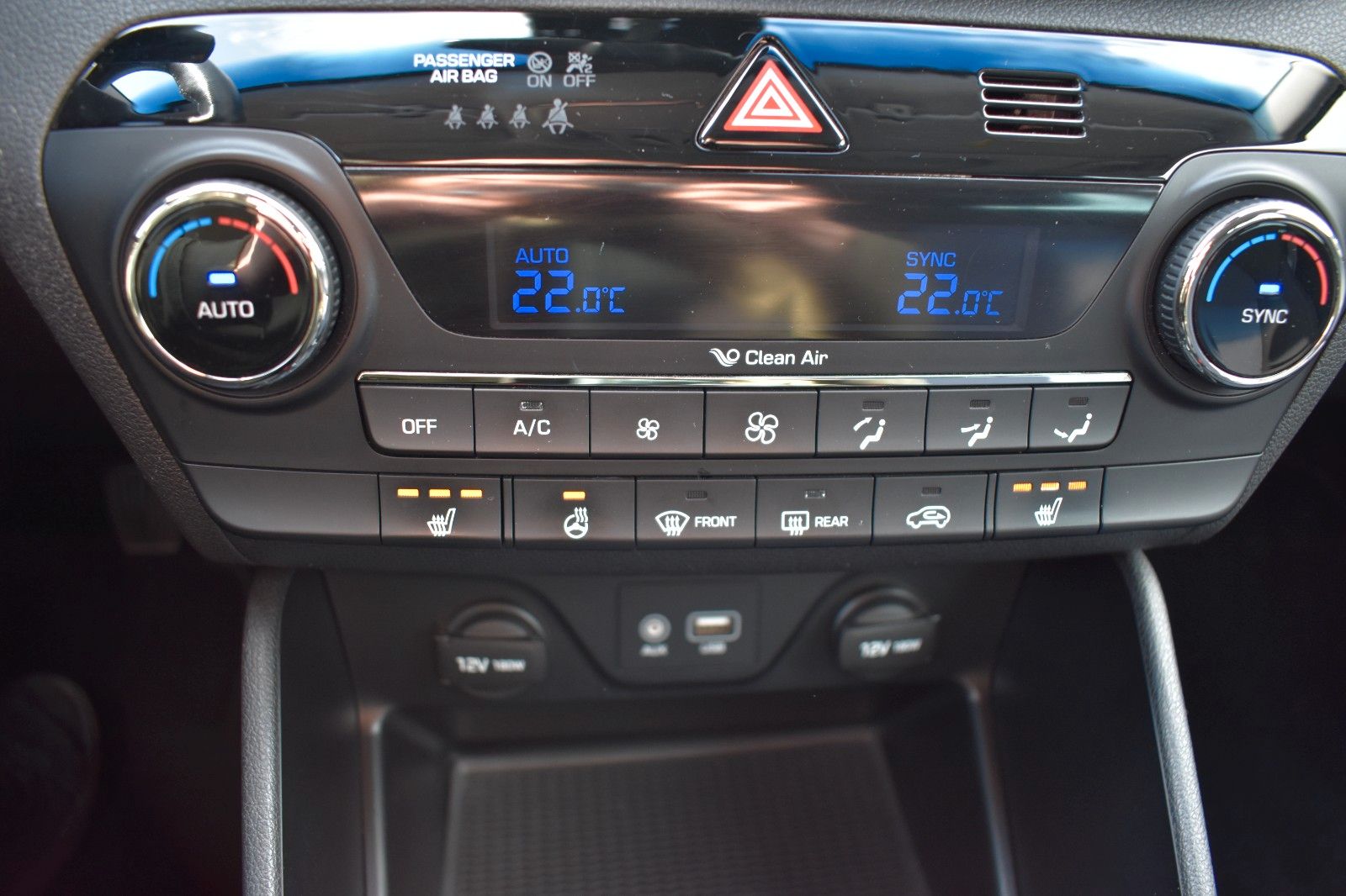 Fahrzeugabbildung Hyundai Tucson Style 2WD Panorama Dach Bluetooth Schaltr