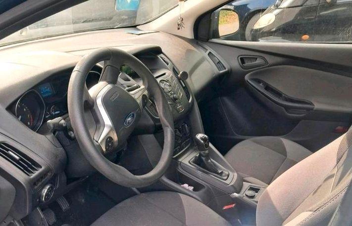 Ford Focus 2013 — interior