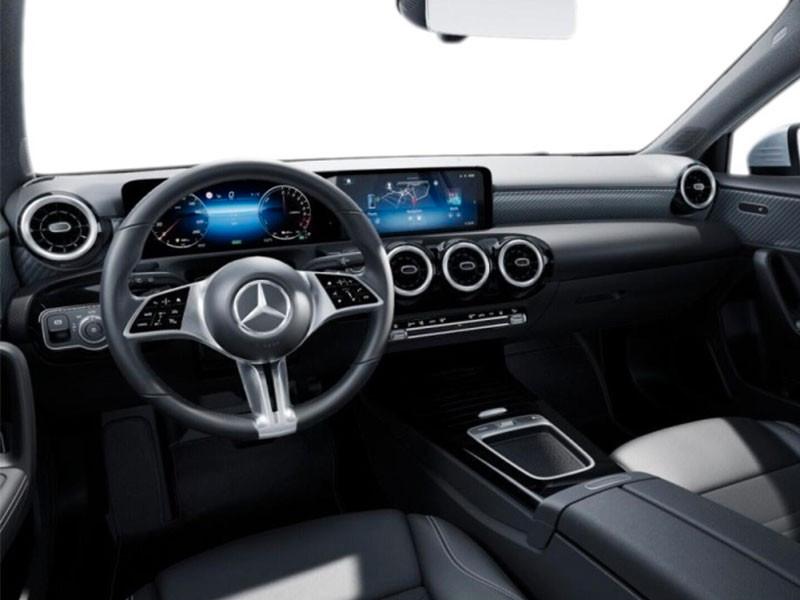 Mercedes-Benz A 250 e /PANO