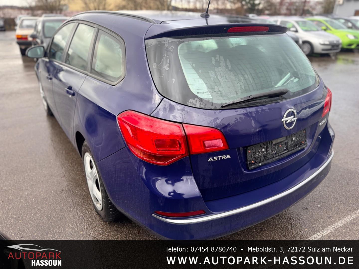 Opel Astra 2012 — photo 10