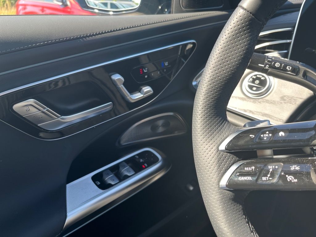 Fahrzeugabbildung Mercedes-Benz E 300 de 4MATIC T-Modell mit EQ Hybrid Technolog