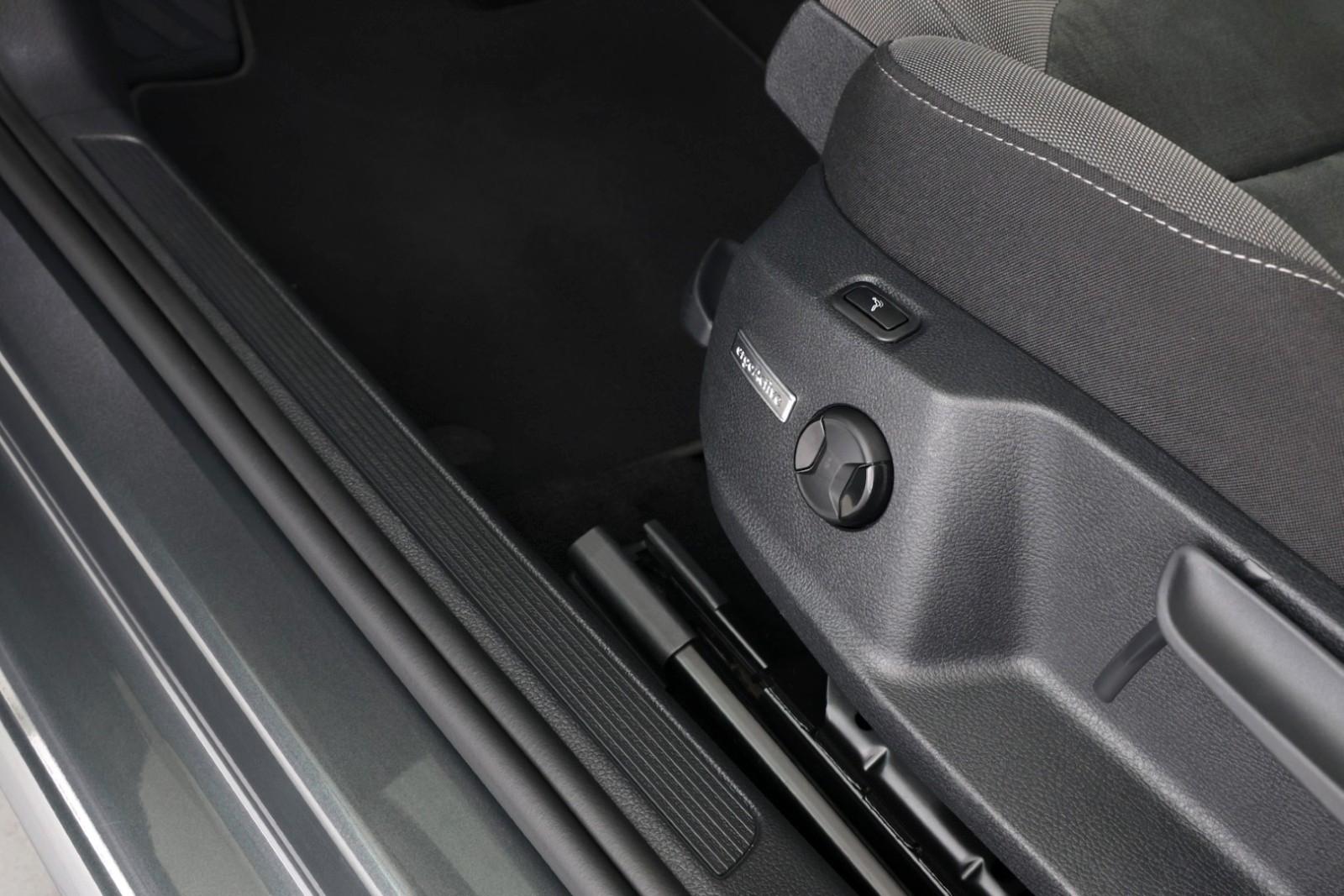 Volkswagen Golf VII 1,5TSI BMT DSG Variant Highline ACC LED, миниатюра 14