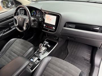 Mitsubishi Outlander - 12