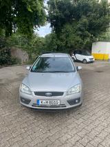Ford Focus Turnier 2,0 Ghia Autom. Ghia - Ford Focus aus 2006: Turnier
