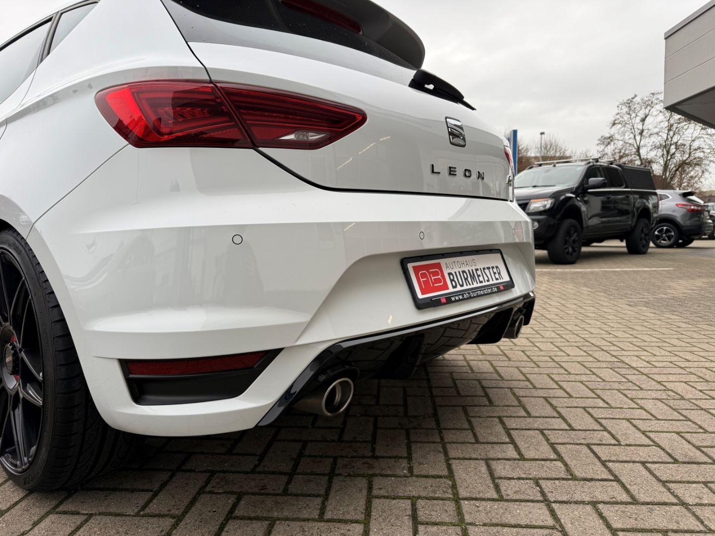 SEAT Leon FR Sportpaket El. Panodach Navi Leder Sound - Image 5