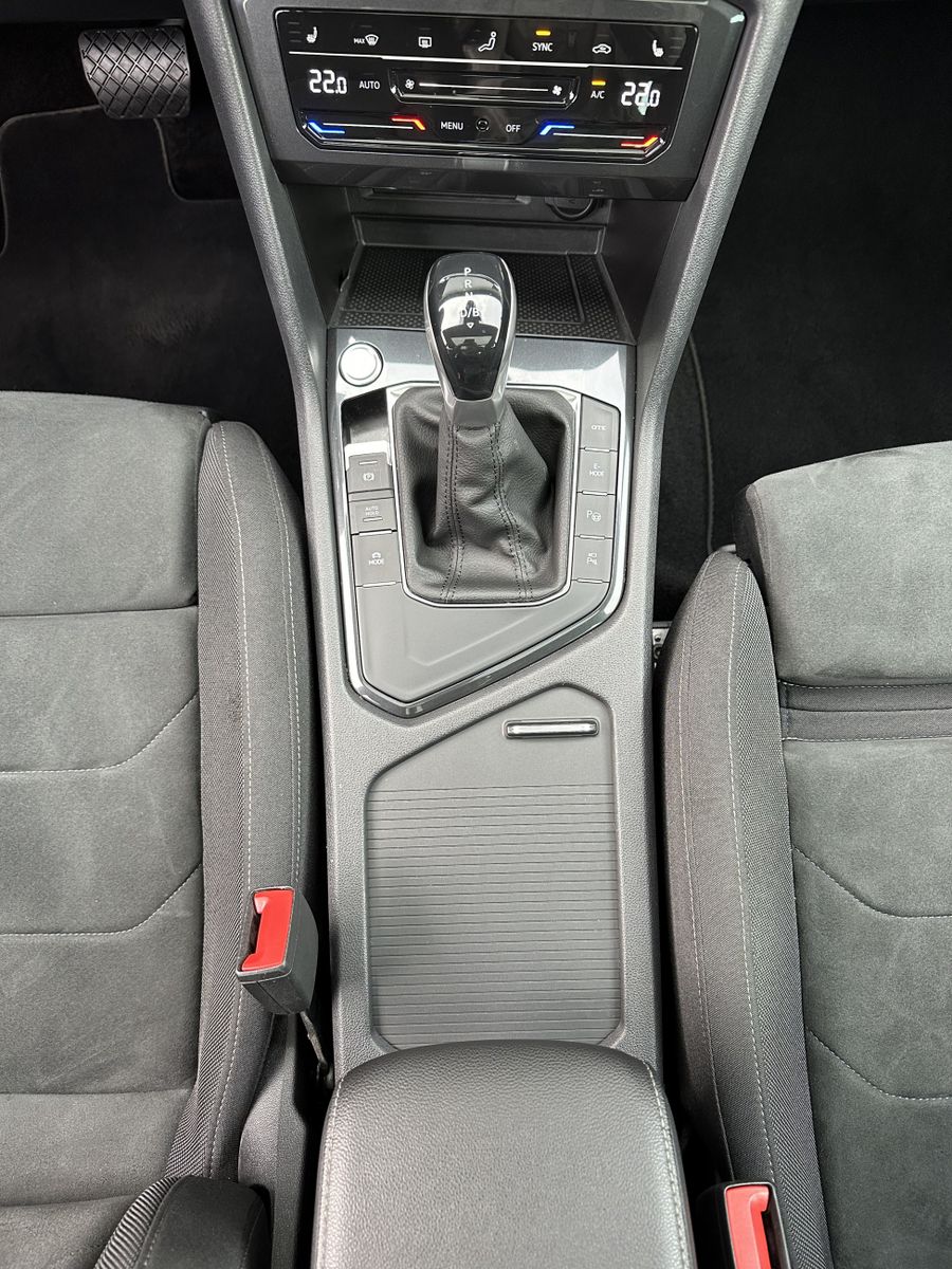 Fahrzeugabbildung Volkswagen Tiguan 1.4 eHybrid DSG Elegance NAV+MATRIX+PANO