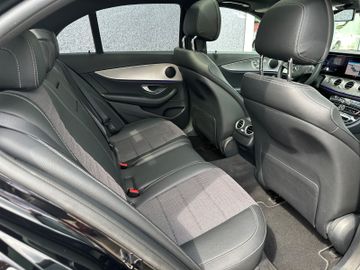 Fahrzeugabbildung Mercedes-Benz E 350 d Lim. 4Matic AMG Line Pano 20"