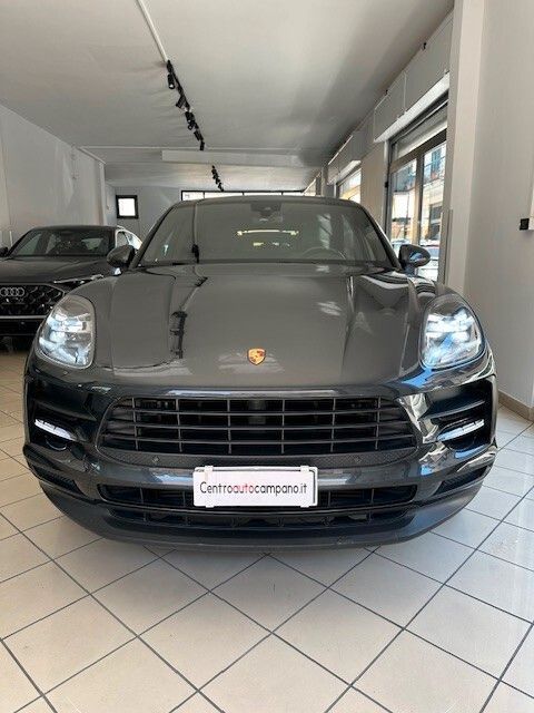 PORSCHE Macan