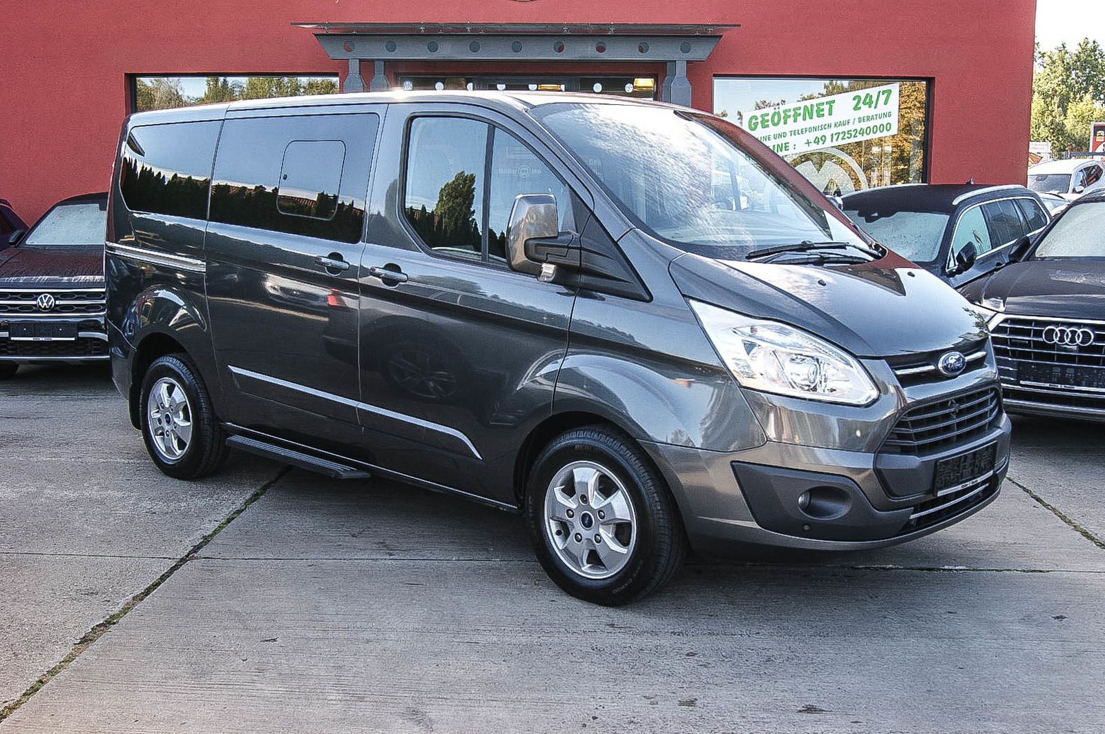 Fahrzeugabbildung Ford Tourneo Custom 2.0TDCi Auto 8-SITZE NAVI 1.HAND