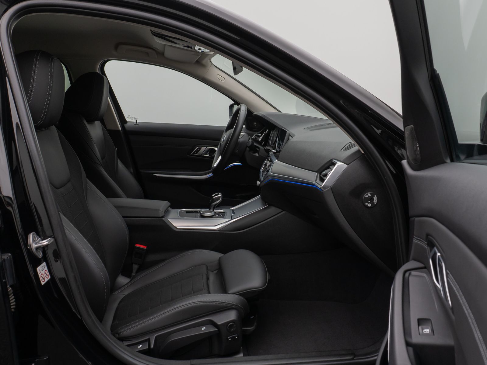 Fahrzeugabbildung BMW 320d Sport Line DAB Laser HUD Cockpit+ Komfort