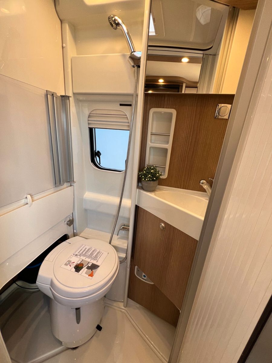 Fahrzeugabbildung Malibu Van Comfort Coupe 640 LE großer Kühlschrank