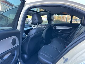 Mercedes E 220 - 11